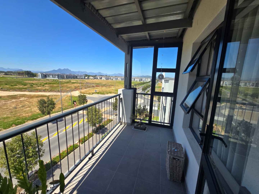 1 Bedroom Property for Sale in Buhrein Western Cape